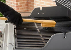Weber® 46 Cm Bamboo Grill Brush -Weber Weber 46 cm Bamboo Grill brush in use 08470.1685262430